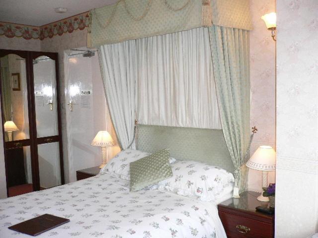 Moonraker House Hotel Stratford-upon-Avon Kamer foto